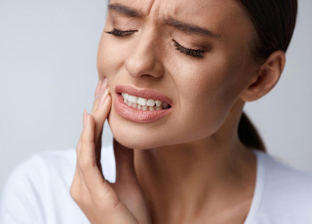 Зубная боль – как избавиться быстро в домашних условиях